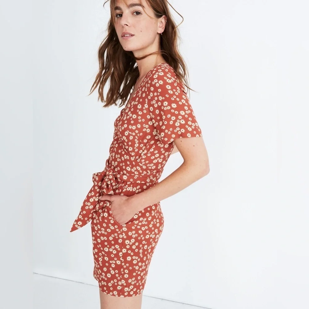 Madewell Wrap-Front Romper in Daisy Field Afterglow Red - Size 12 - Picture 2 of 4